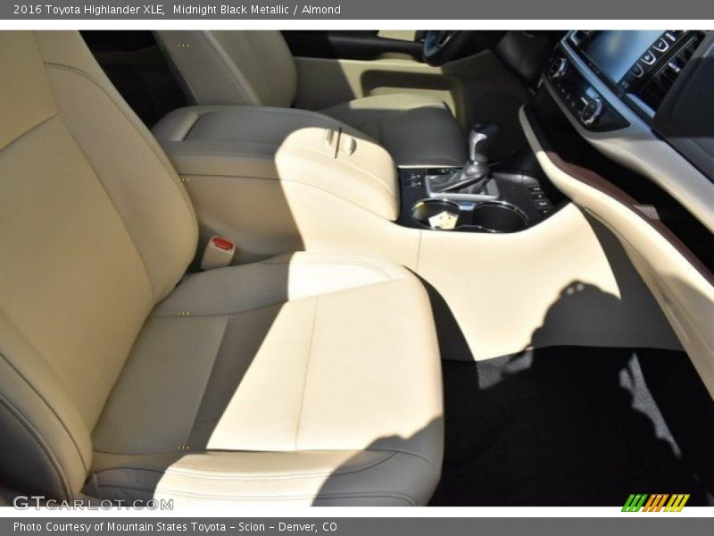 Midnight Black Metallic / Almond 2016 Toyota Highlander XLE