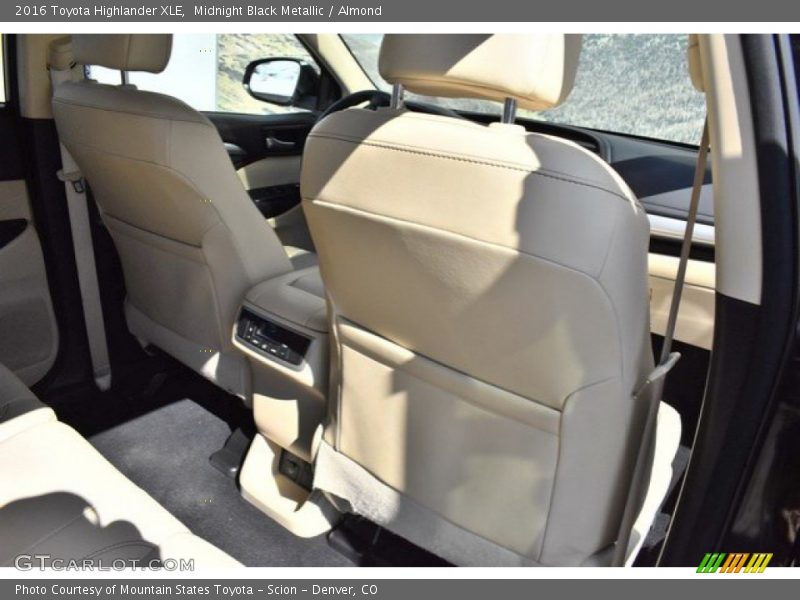 Midnight Black Metallic / Almond 2016 Toyota Highlander XLE