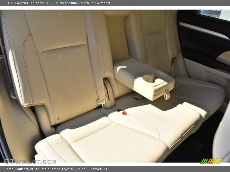 Midnight Black Metallic / Almond 2016 Toyota Highlander XLE