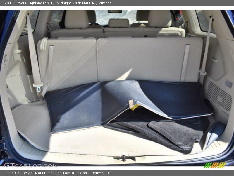 Midnight Black Metallic / Almond 2016 Toyota Highlander XLE