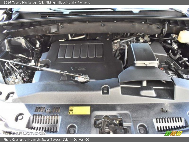 Midnight Black Metallic / Almond 2016 Toyota Highlander XLE