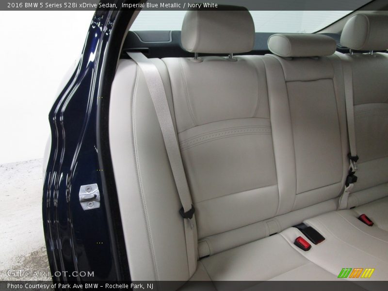 Imperial Blue Metallic / Ivory White 2016 BMW 5 Series 528i xDrive Sedan