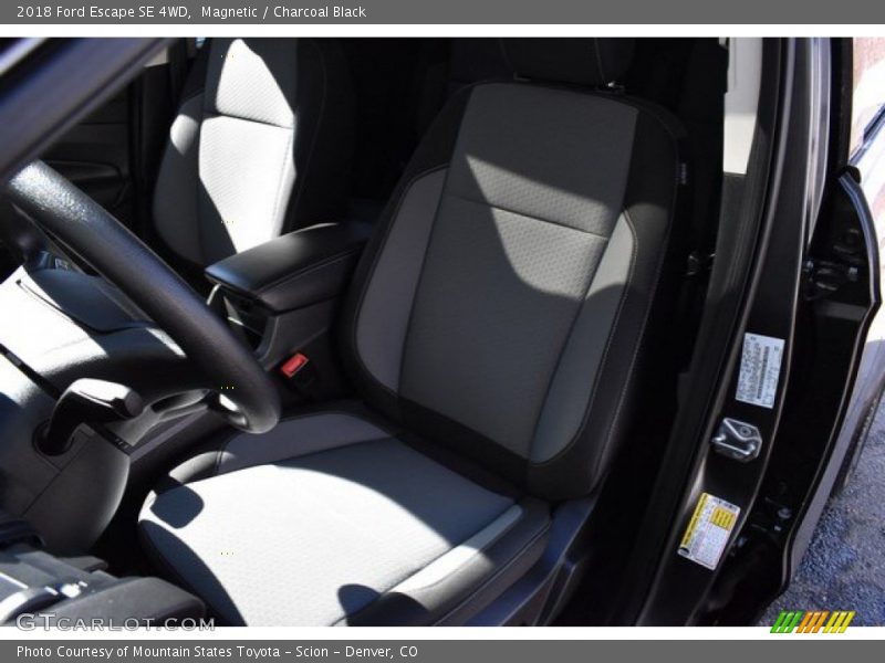 Magnetic / Charcoal Black 2018 Ford Escape SE 4WD