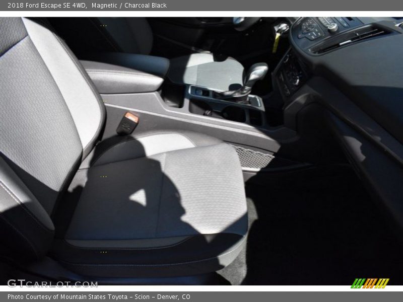 Magnetic / Charcoal Black 2018 Ford Escape SE 4WD