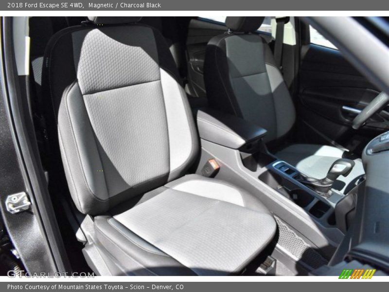 Magnetic / Charcoal Black 2018 Ford Escape SE 4WD