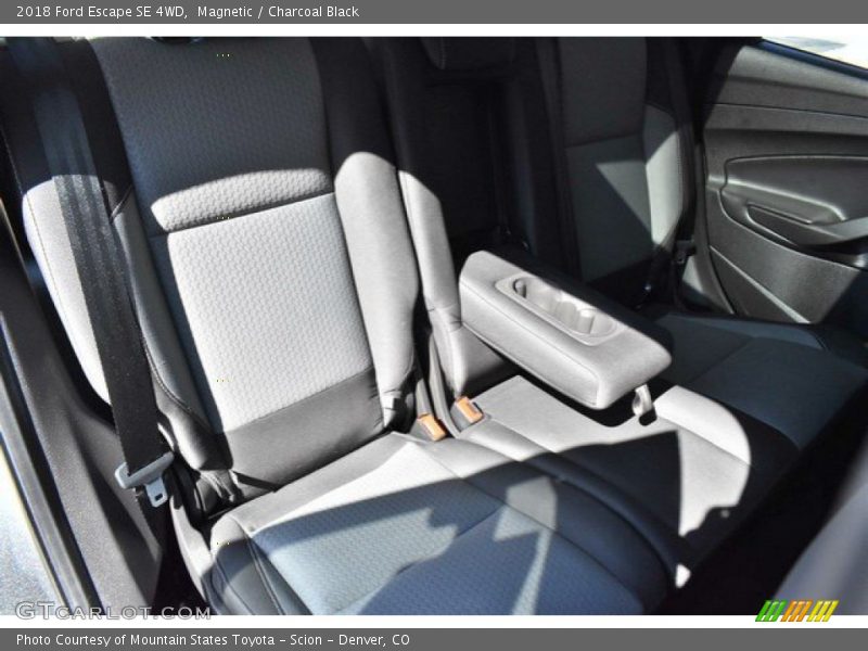 Magnetic / Charcoal Black 2018 Ford Escape SE 4WD