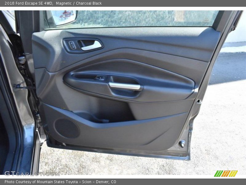Magnetic / Charcoal Black 2018 Ford Escape SE 4WD