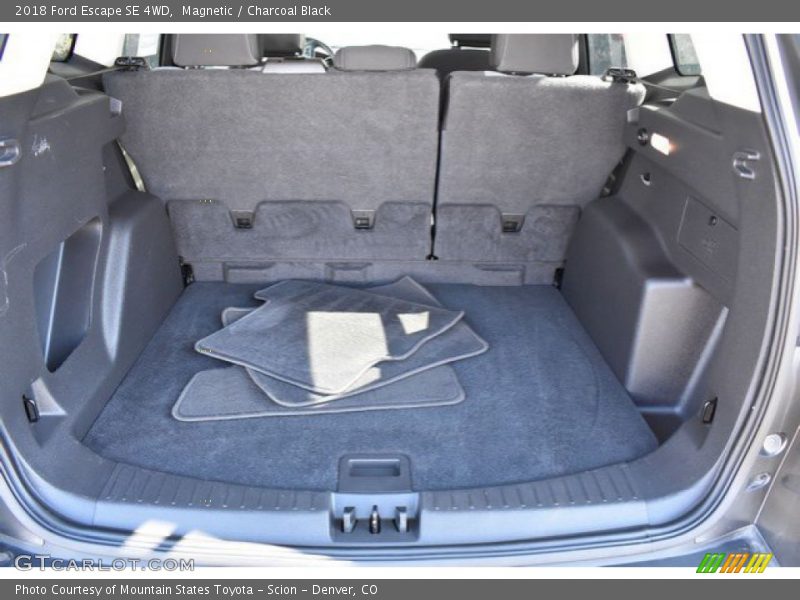 Magnetic / Charcoal Black 2018 Ford Escape SE 4WD