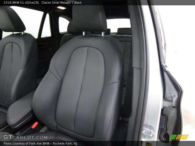 Glacier Silver Metallic / Black 2018 BMW X1 xDrive28i