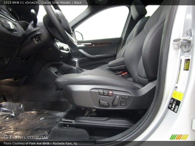 Glacier Silver Metallic / Black 2018 BMW X1 xDrive28i