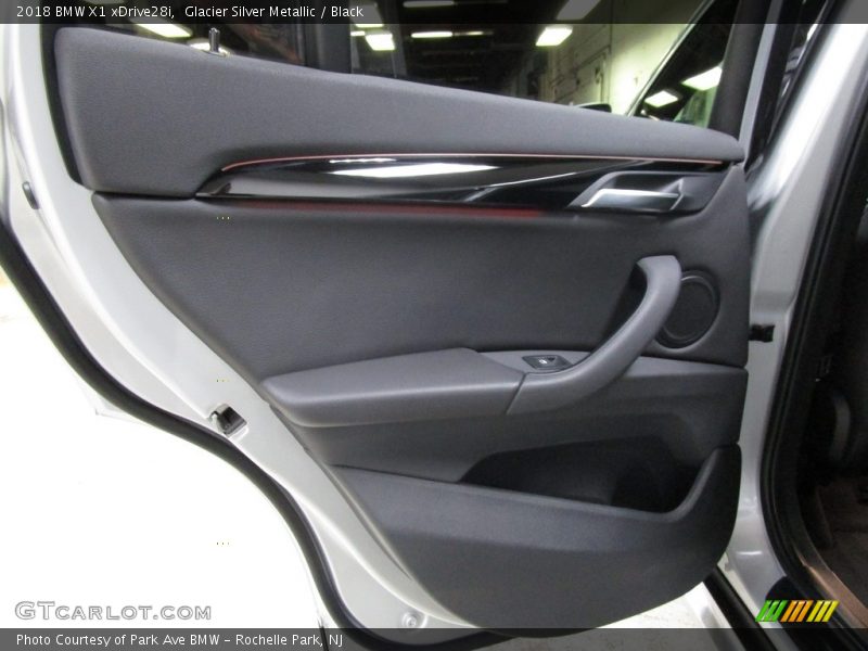 Glacier Silver Metallic / Black 2018 BMW X1 xDrive28i