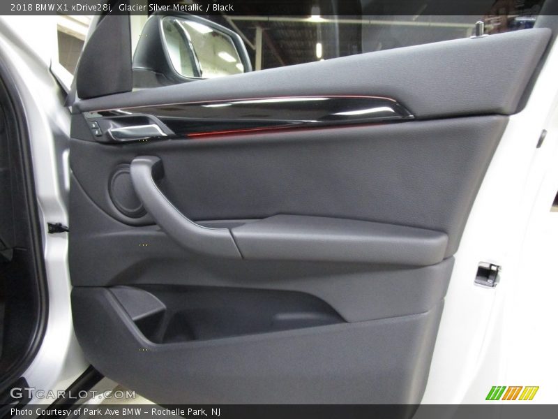 Glacier Silver Metallic / Black 2018 BMW X1 xDrive28i