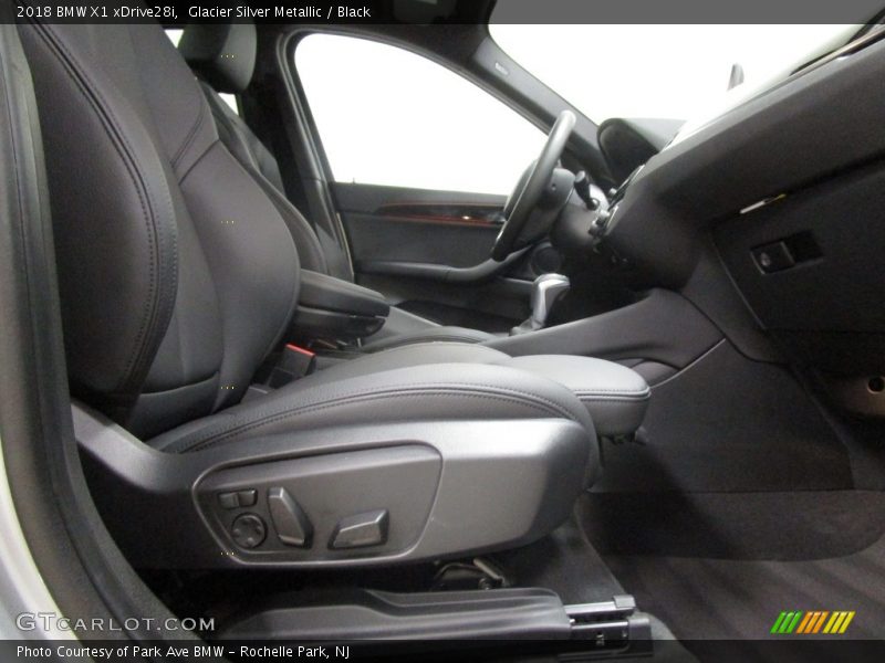 Glacier Silver Metallic / Black 2018 BMW X1 xDrive28i