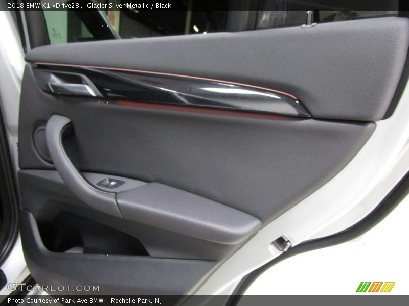 Glacier Silver Metallic / Black 2018 BMW X1 xDrive28i