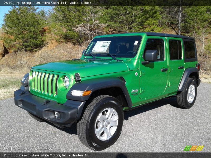 Front 3/4 View of 2019 Wrangler Unlimited Sport 4x4