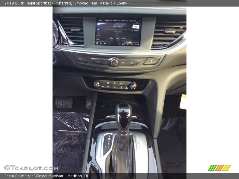 Smoked Pearl Metallic / Ebony 2019 Buick Regal Sportback Preferred