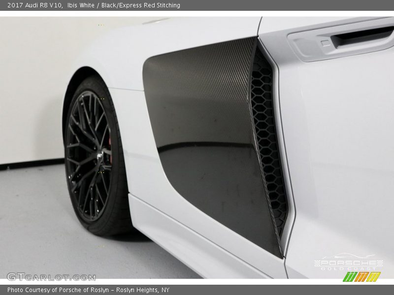 Ibis White / Black/Express Red Stitching 2017 Audi R8 V10