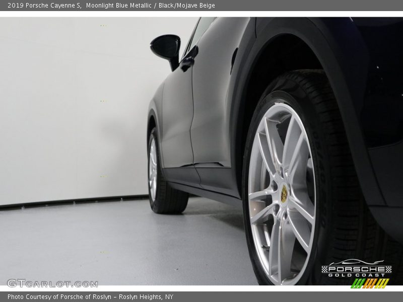 Moonlight Blue Metallic / Black/Mojave Beige 2019 Porsche Cayenne S