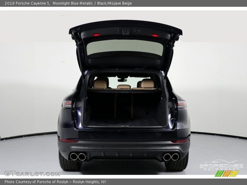 Moonlight Blue Metallic / Black/Mojave Beige 2019 Porsche Cayenne S