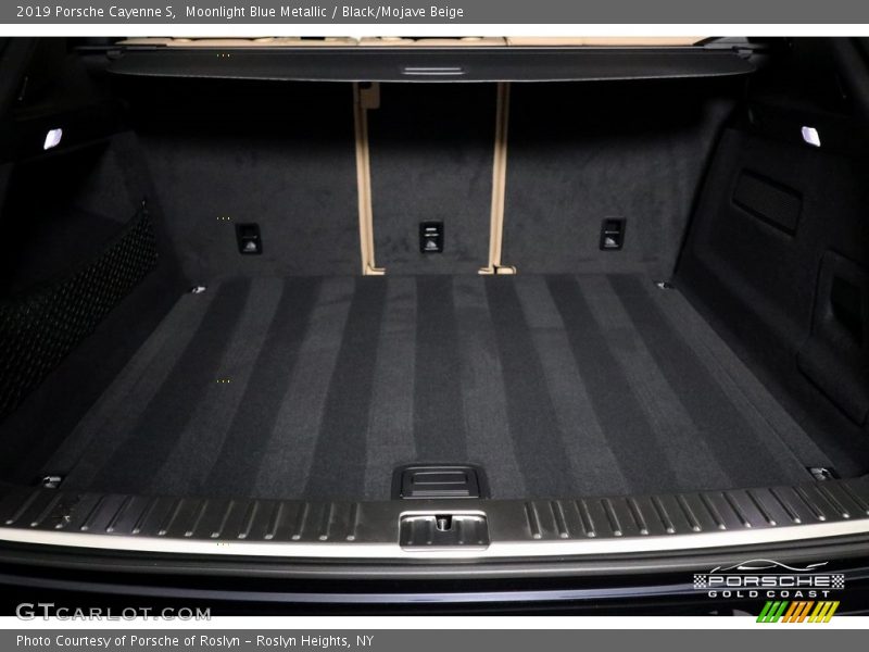 Moonlight Blue Metallic / Black/Mojave Beige 2019 Porsche Cayenne S