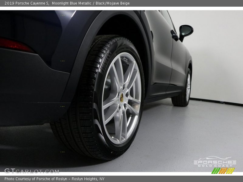 Moonlight Blue Metallic / Black/Mojave Beige 2019 Porsche Cayenne S