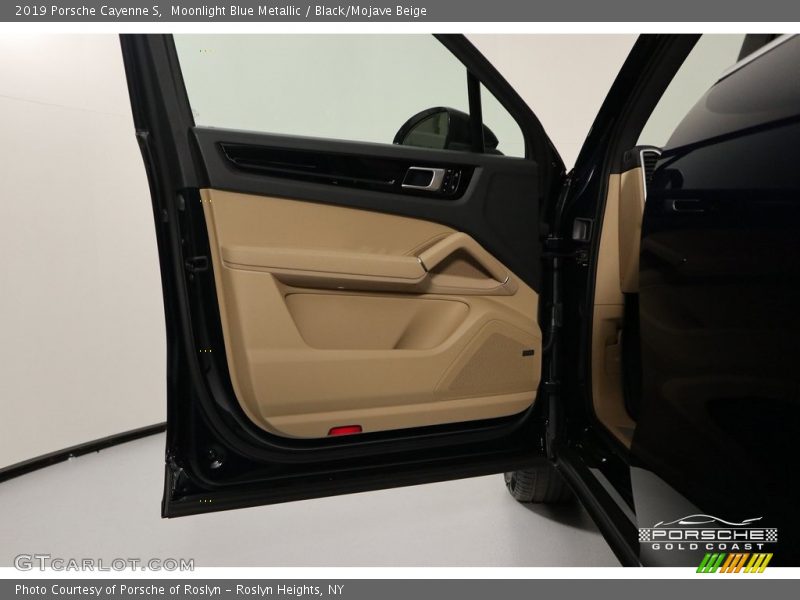 Moonlight Blue Metallic / Black/Mojave Beige 2019 Porsche Cayenne S