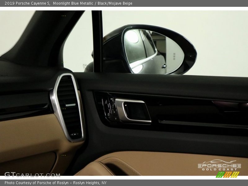 Moonlight Blue Metallic / Black/Mojave Beige 2019 Porsche Cayenne S