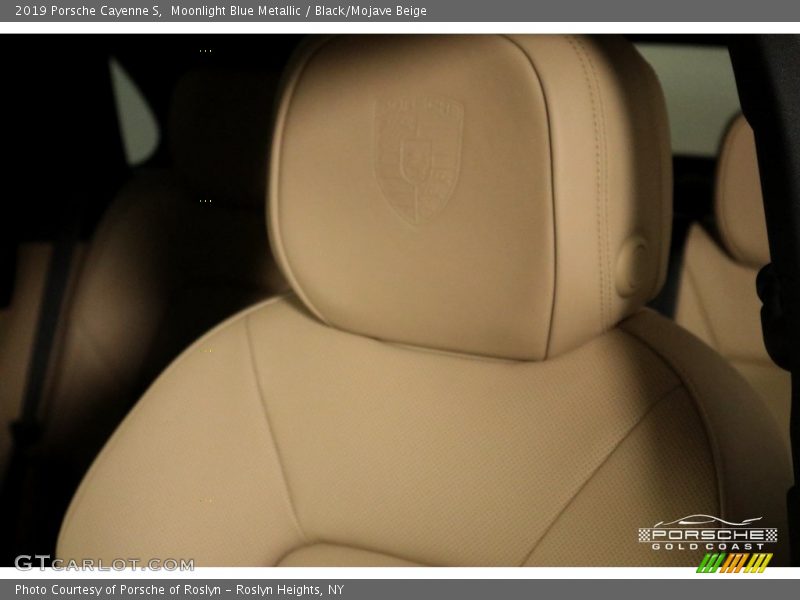 Moonlight Blue Metallic / Black/Mojave Beige 2019 Porsche Cayenne S