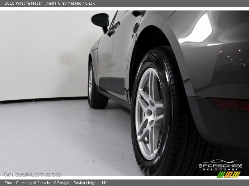 Agate Grey Metallic / Black 2018 Porsche Macan