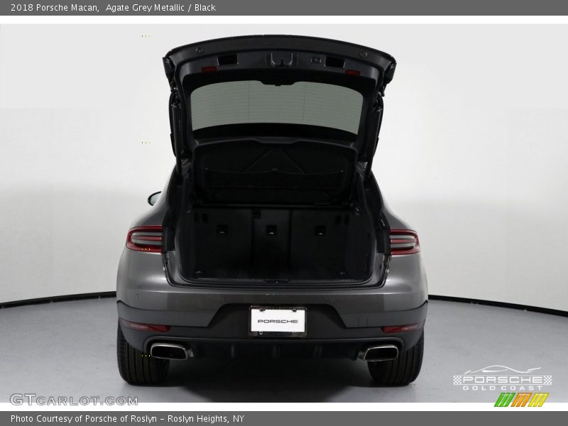 Agate Grey Metallic / Black 2018 Porsche Macan