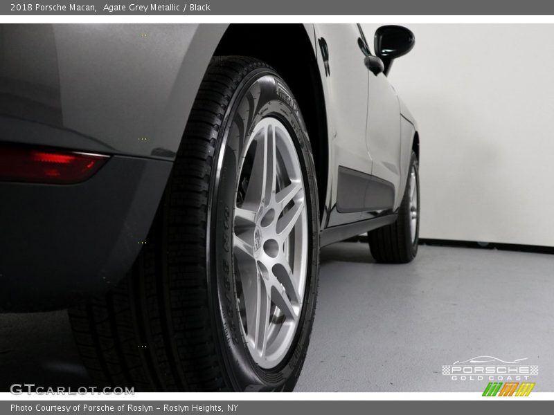 Agate Grey Metallic / Black 2018 Porsche Macan
