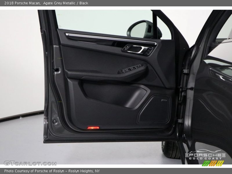 Agate Grey Metallic / Black 2018 Porsche Macan