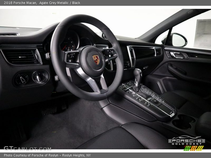 Agate Grey Metallic / Black 2018 Porsche Macan