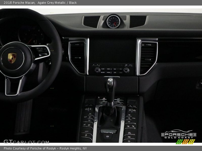 Agate Grey Metallic / Black 2018 Porsche Macan