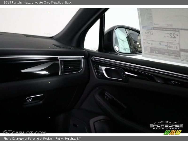 Agate Grey Metallic / Black 2018 Porsche Macan