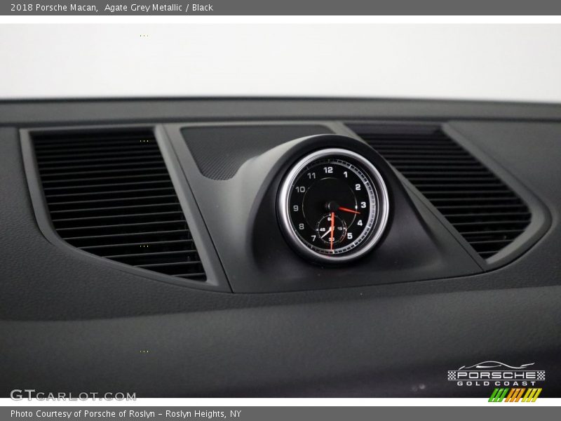 Agate Grey Metallic / Black 2018 Porsche Macan