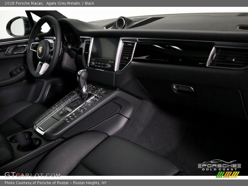 Agate Grey Metallic / Black 2018 Porsche Macan