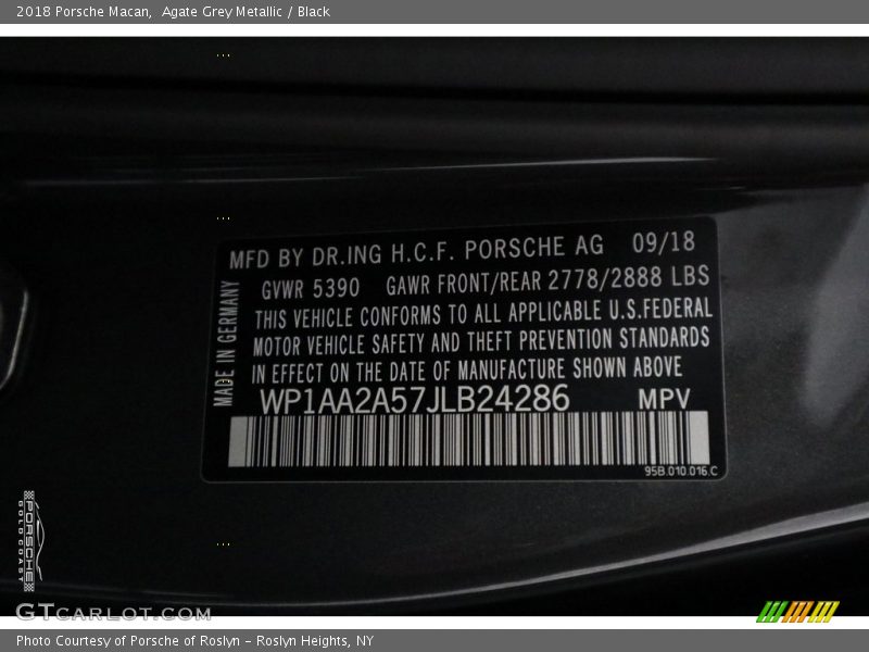 Agate Grey Metallic / Black 2018 Porsche Macan