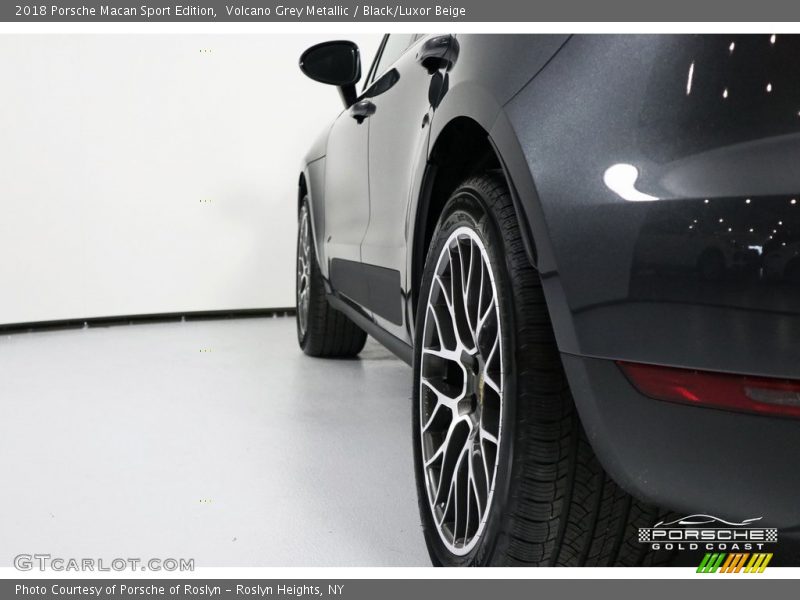 Volcano Grey Metallic / Black/Luxor Beige 2018 Porsche Macan Sport Edition