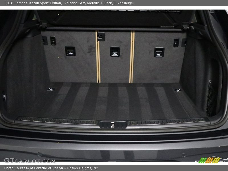 Volcano Grey Metallic / Black/Luxor Beige 2018 Porsche Macan Sport Edition