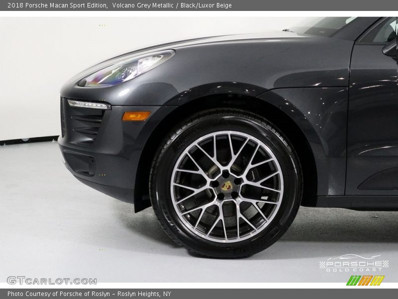 Volcano Grey Metallic / Black/Luxor Beige 2018 Porsche Macan Sport Edition