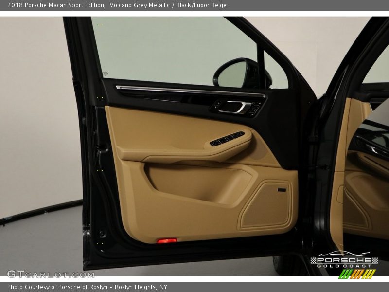 Volcano Grey Metallic / Black/Luxor Beige 2018 Porsche Macan Sport Edition