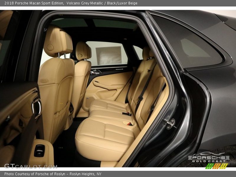 Volcano Grey Metallic / Black/Luxor Beige 2018 Porsche Macan Sport Edition