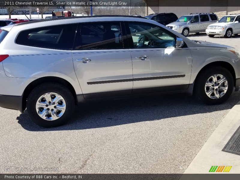 Silver Ice Metallic / Dark Gray/Light Gray 2011 Chevrolet Traverse LS