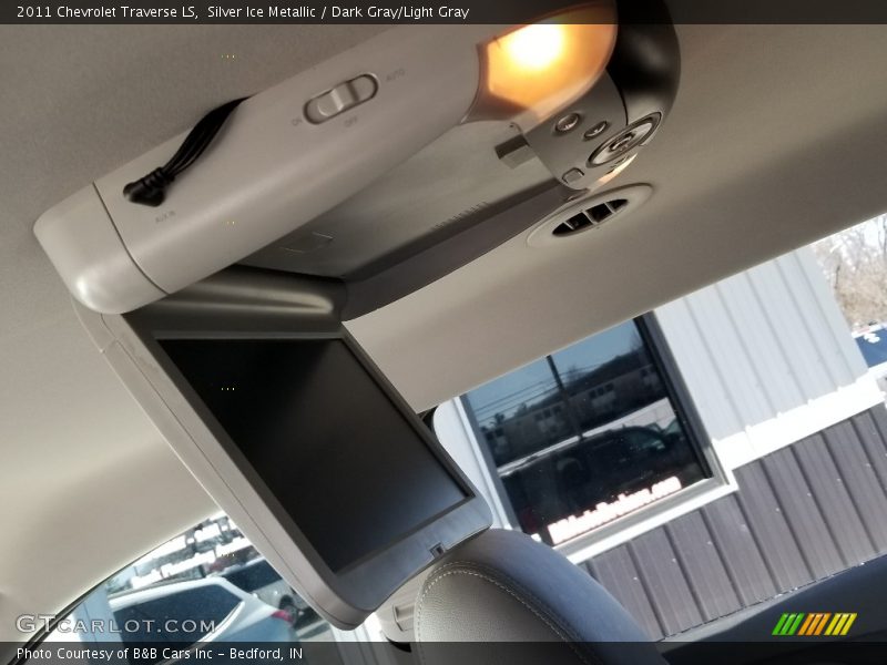 Silver Ice Metallic / Dark Gray/Light Gray 2011 Chevrolet Traverse LS