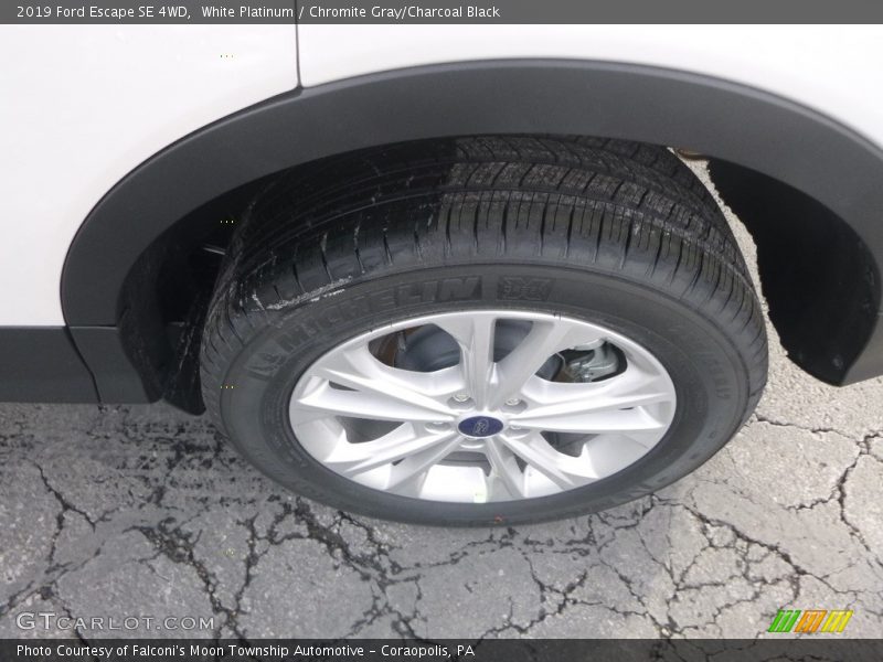 White Platinum / Chromite Gray/Charcoal Black 2019 Ford Escape SE 4WD