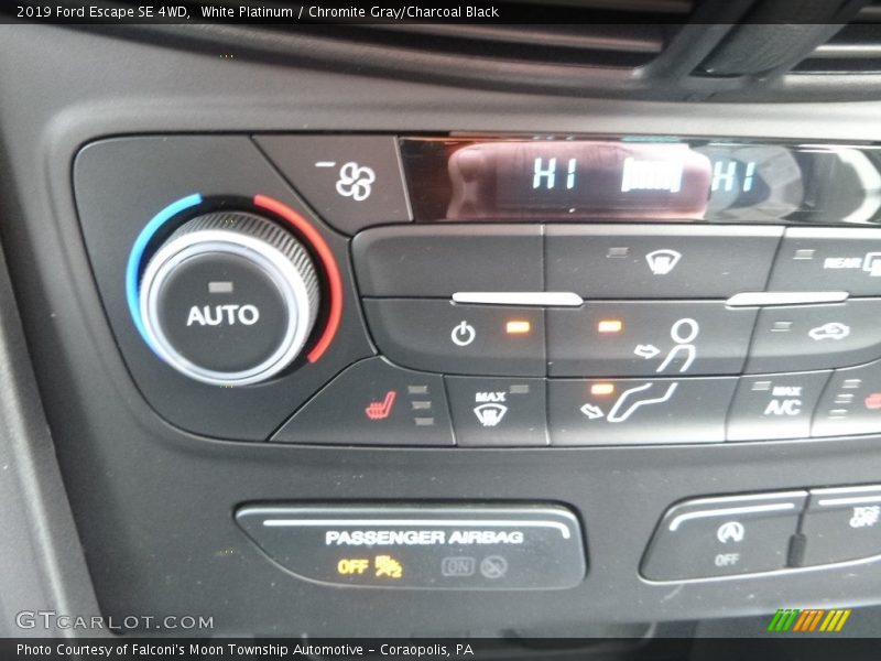 White Platinum / Chromite Gray/Charcoal Black 2019 Ford Escape SE 4WD