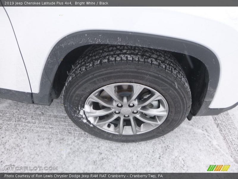 Bright White / Black 2019 Jeep Cherokee Latitude Plus 4x4