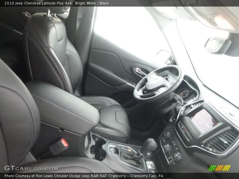 Bright White / Black 2019 Jeep Cherokee Latitude Plus 4x4