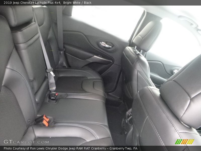 Bright White / Black 2019 Jeep Cherokee Latitude Plus 4x4
